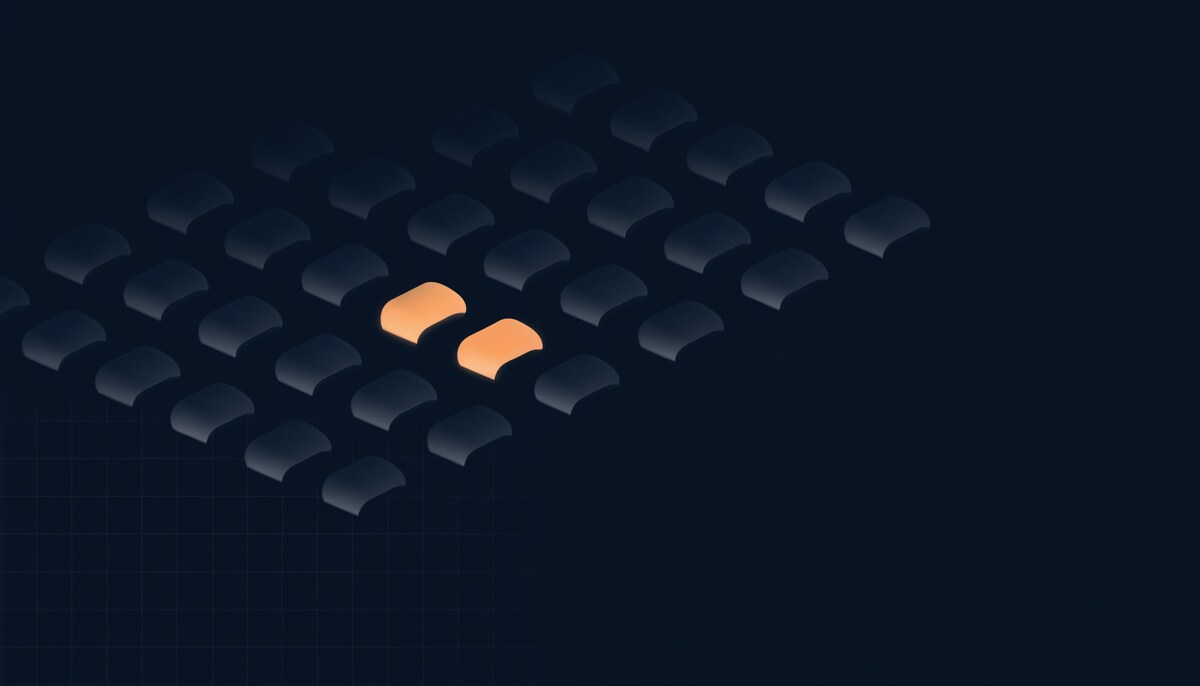 Enjambre de formas idénticas navy y una sola distinta en naranja, sobre navy